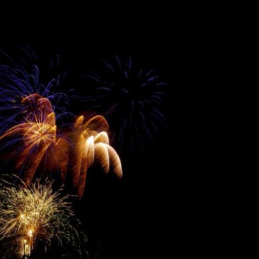fireworks-1885571-480